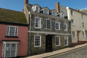 Chain House - Historic and Gorgeous, Spacious and Private